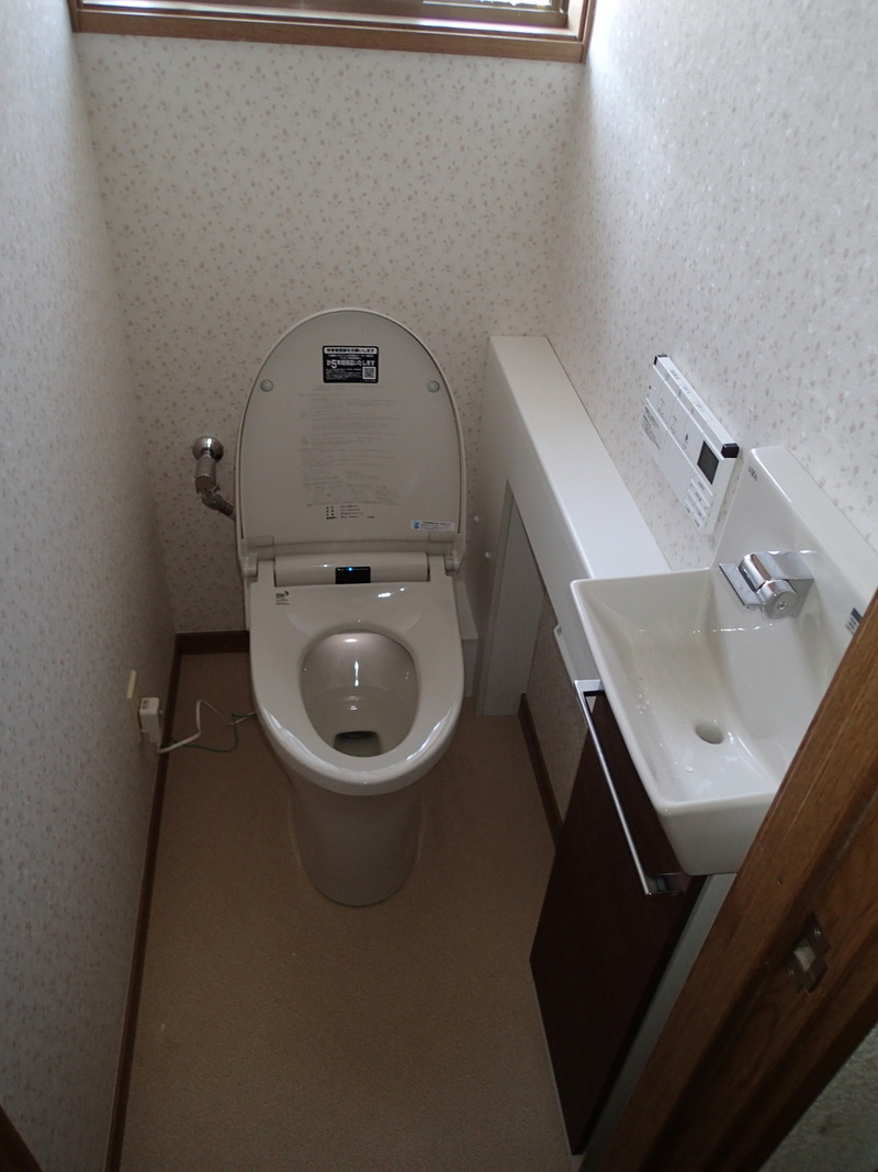 山陽小野田市：リフォームトイレ、手洗いセットで配管工事が簡単